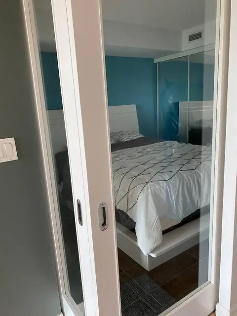 Lovely- 1 Bedroom Condo With Pool Toronto Apartment